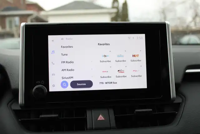 2025 Toyota RAV4 XLE AWD - Photo 18