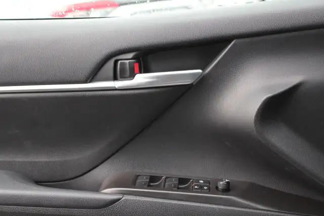 2024 Toyota Camry HYBRID SE - Photo 13