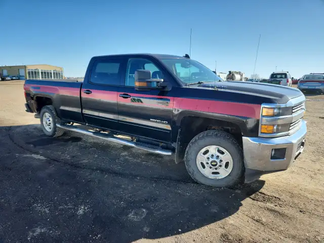 2015 Chevrolet Silverado 2500HD - Photo 2