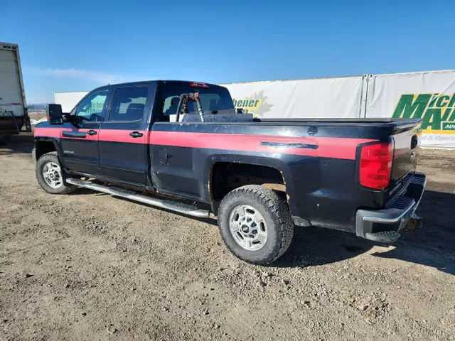 2015 Chevrolet Silverado 2500HD - Photo 3