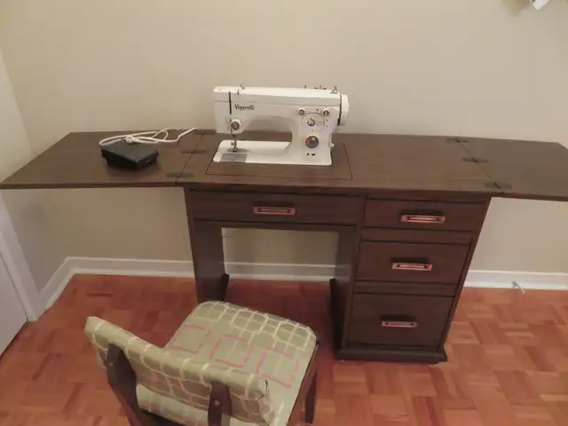 Machine à coudre Vigorelli, meuble et chaise - Photo 3
