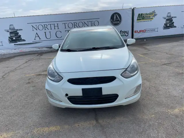 2012 Hyundai ACCENT - Photo 2