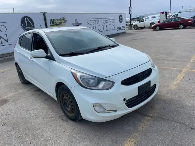 2012 Hyundai ACCENT - Photo 3