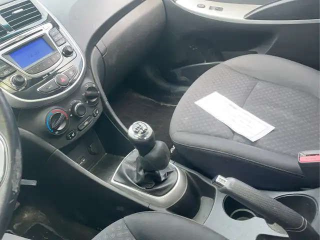2012 Hyundai ACCENT - Photo 15