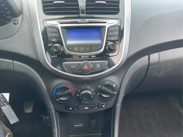 2012 Hyundai ACCENT - Photo 16