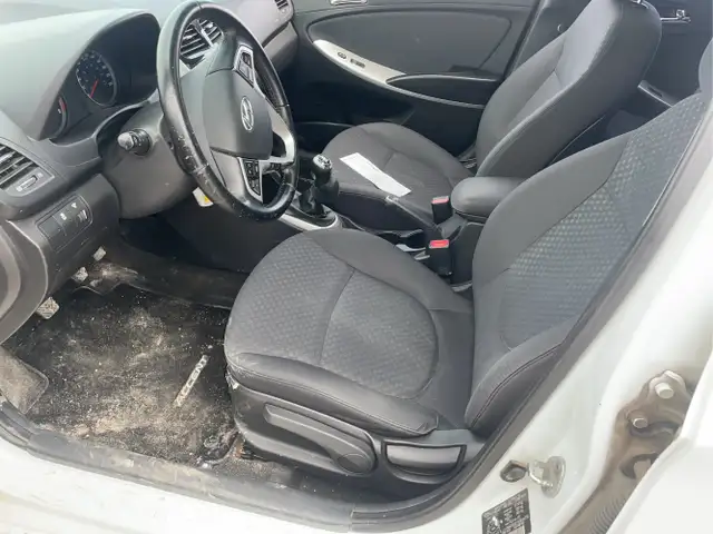 2012 Hyundai ACCENT - Photo 18