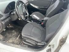 2012 Hyundai ACCENT - Photo 18