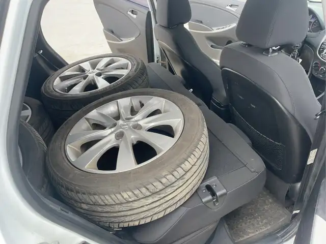 2012 Hyundai ACCENT - Photo 22