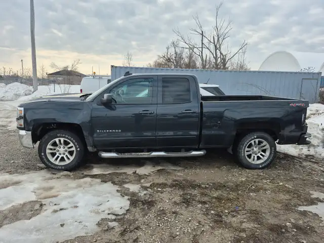 2017 Chevrolet Silverado 1500 - Photo 2