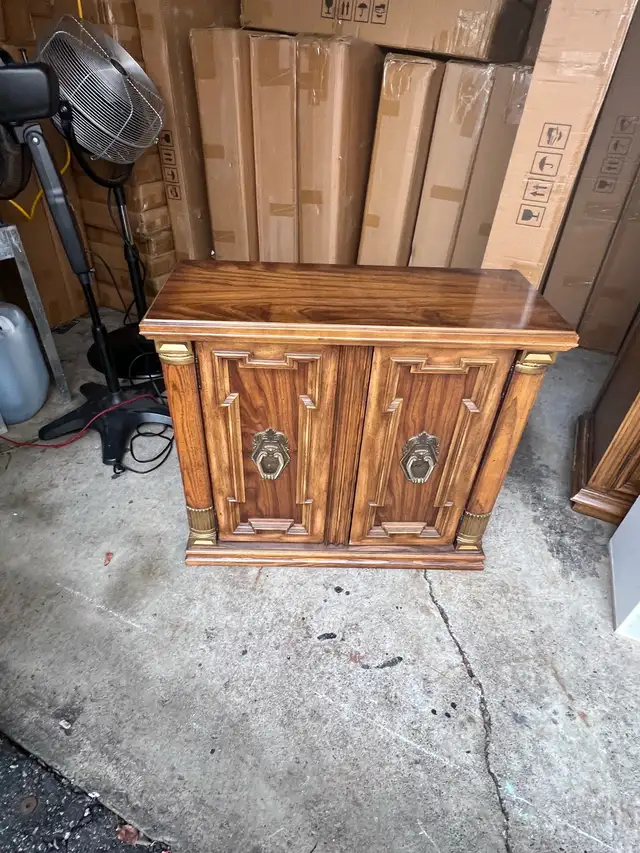 Free delivery used Vintage Wooden Side Table with Lion Knobs - Photo 2