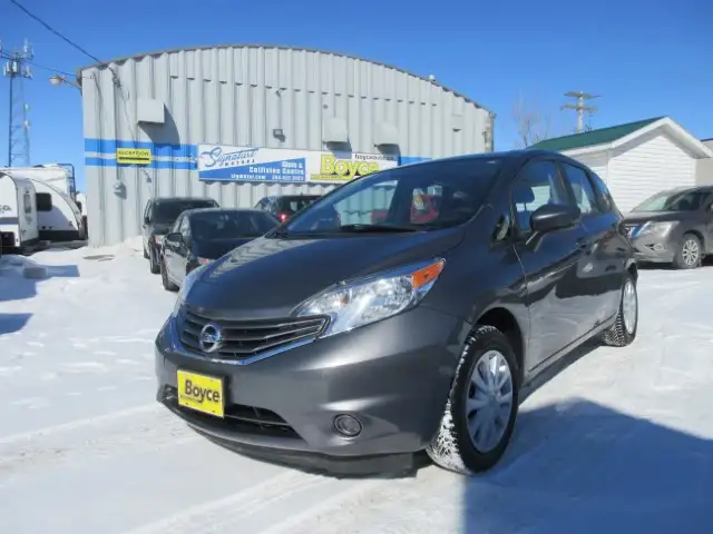 2016 Nissan Versa Note S Cloth Interior Rear Wiper FWD