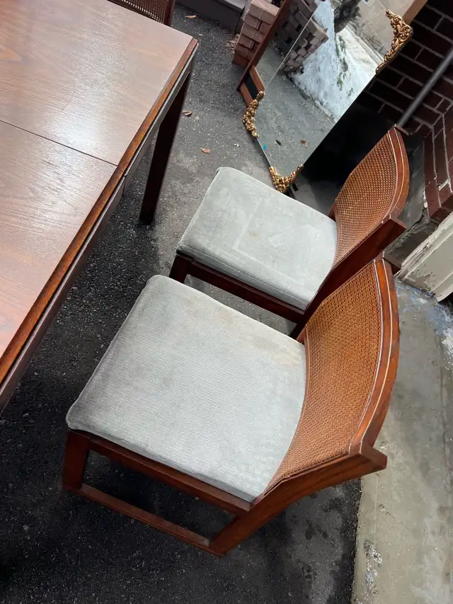 Free delivery used Dining Table and 4 Chairs Set - Photo 2