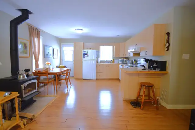 Cap-Pele - Bungalow with Att Garage and Dld Garage $339,900! - Photo 5