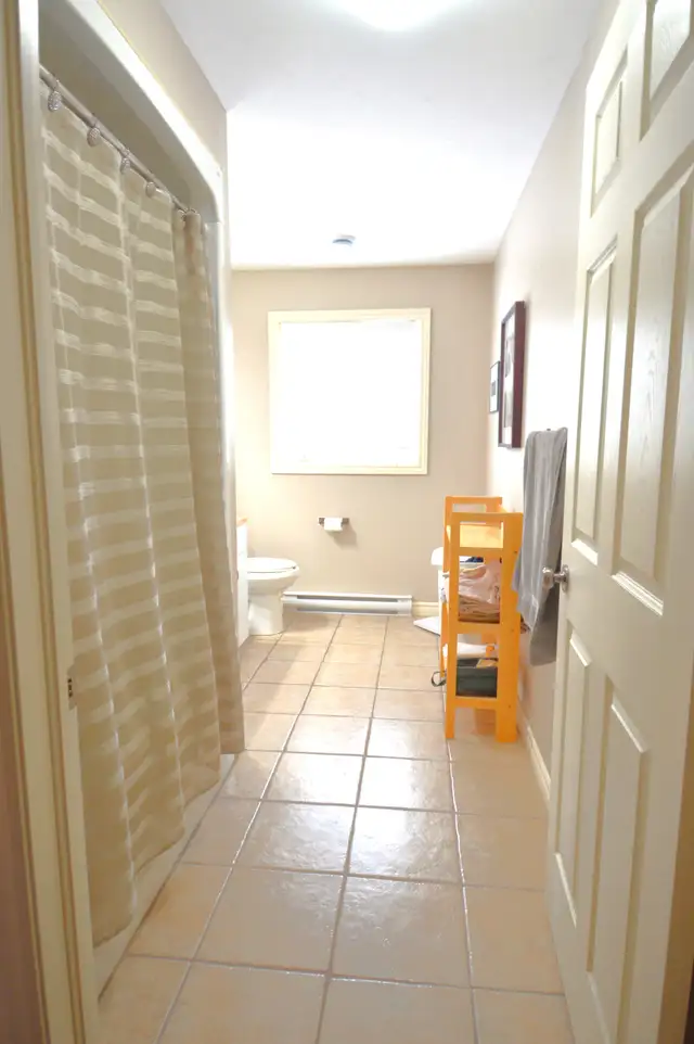 Cap-Pele - Bungalow with Att Garage and Dld Garage $339,900! - Photo 7