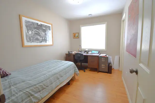 Cap-Pele - Bungalow with Att Garage and Dld Garage $339,900! - Photo 8