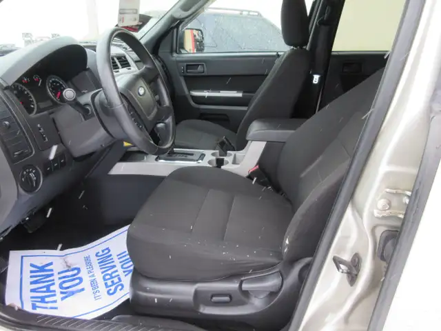 2010 Ford Escape XLT - Photo 11