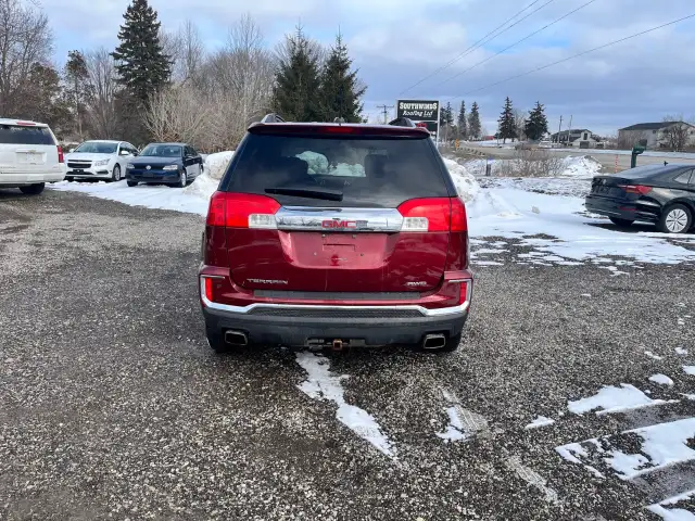 2017 GMC Terrain - Photo 4