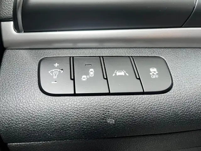 2020 Hyundai Elantra Preferred w/Sun & Safety Package IVT - Photo 11