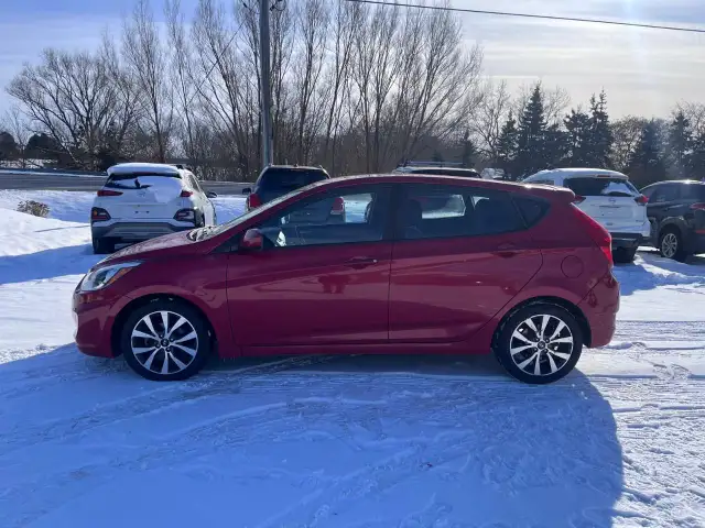 2017 Hyundai Accent 5DR HB AUTO SE - Photo 2