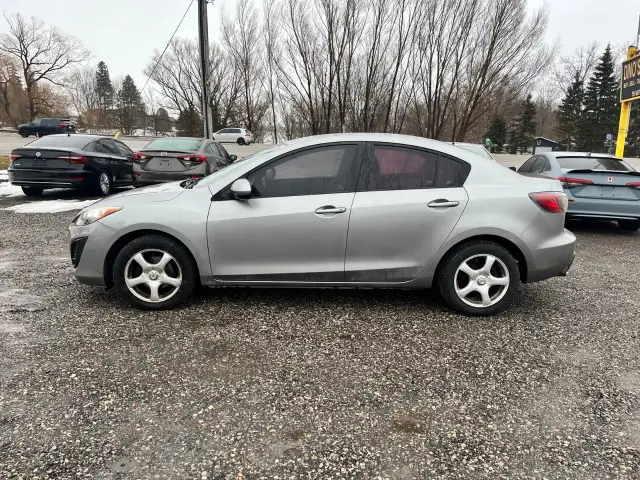 2011 Mazda Mazda3 - Photo 2