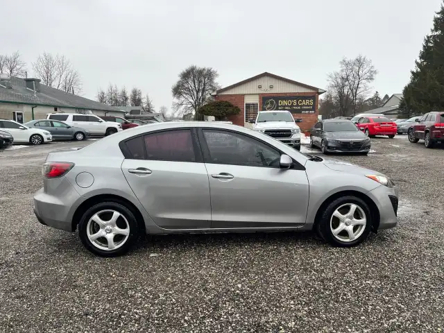 2011 Mazda Mazda3 - Photo 3