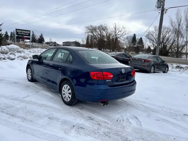 2014 Volkswagen Jetta Sedan 4dr 2.0L Auto Trendline - Photo 2