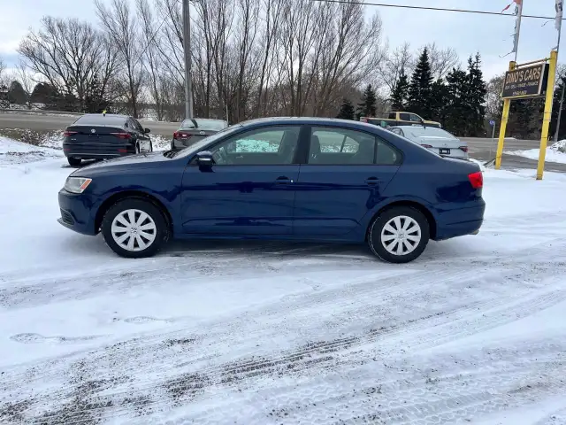 2014 Volkswagen Jetta Sedan 4dr 2.0L Auto Trendline - Photo 3