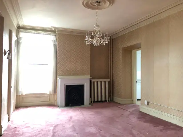 3 Bedroom Uptown- Victorian style large apartment (2,200 square) - Photo 3