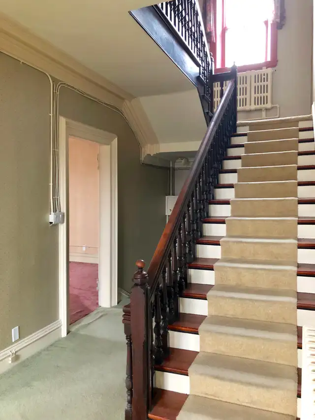 3 Bedroom Uptown- Victorian style large apartment (2,200 square) - Photo 5