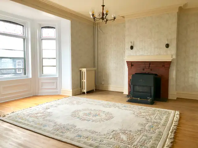 3 Bedroom Uptown- Victorian style large apartment (2,200 square) - Photo 6