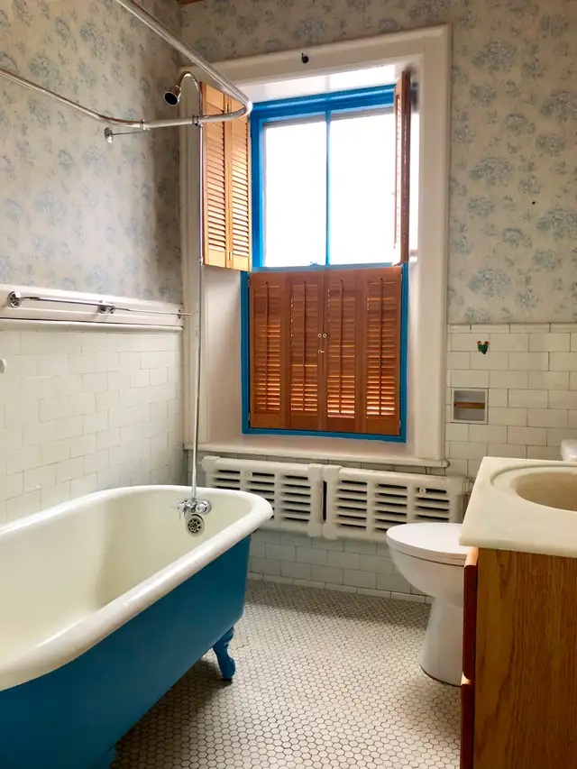 3 Bedroom Uptown- Victorian style large apartment (2,200 square) - Photo 8