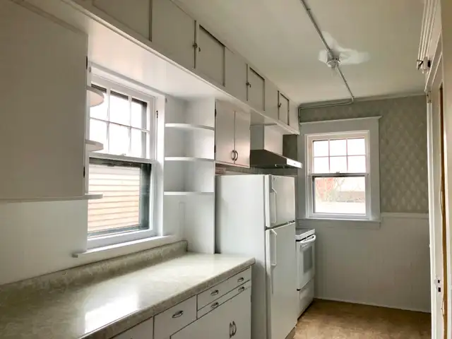 3 Bedroom Uptown- Victorian style large apartment (2,200 square) - Photo 9