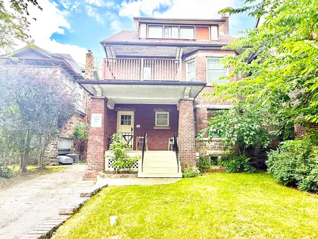 1st Floor Bachelor For Lease - Avenue Rd & St. Clair Ave. W