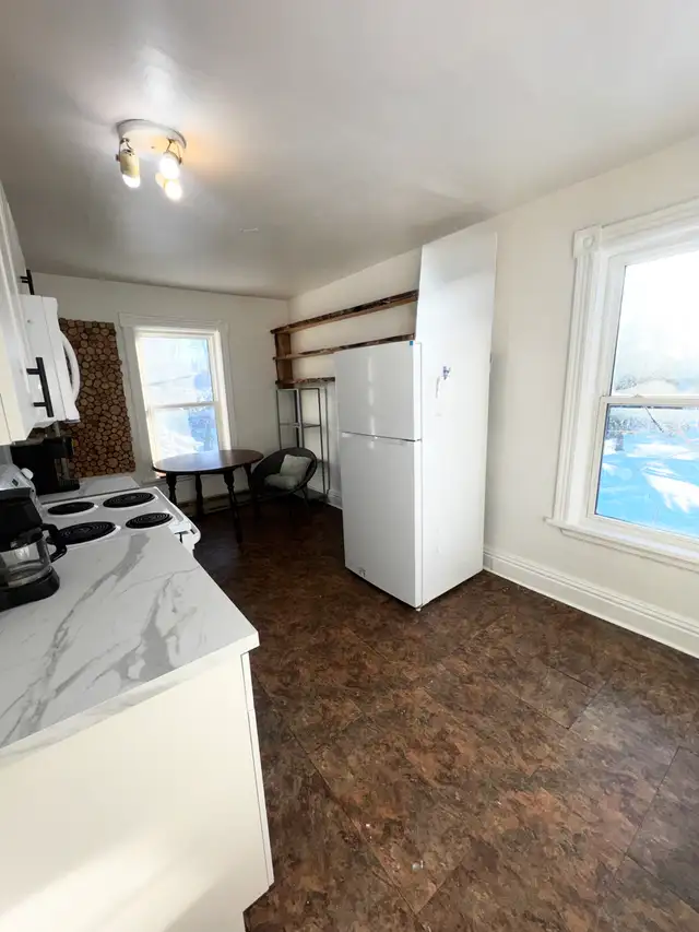 6 Bedroom with Office In Ptbo! All inclusive! - Photo 2