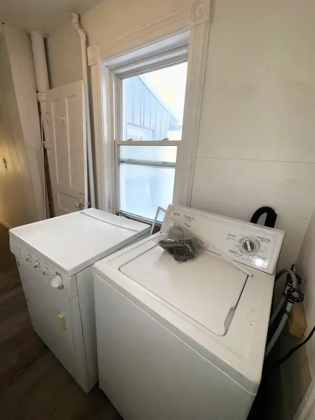 6 Bedroom with Office In Ptbo! All inclusive! - Photo 4