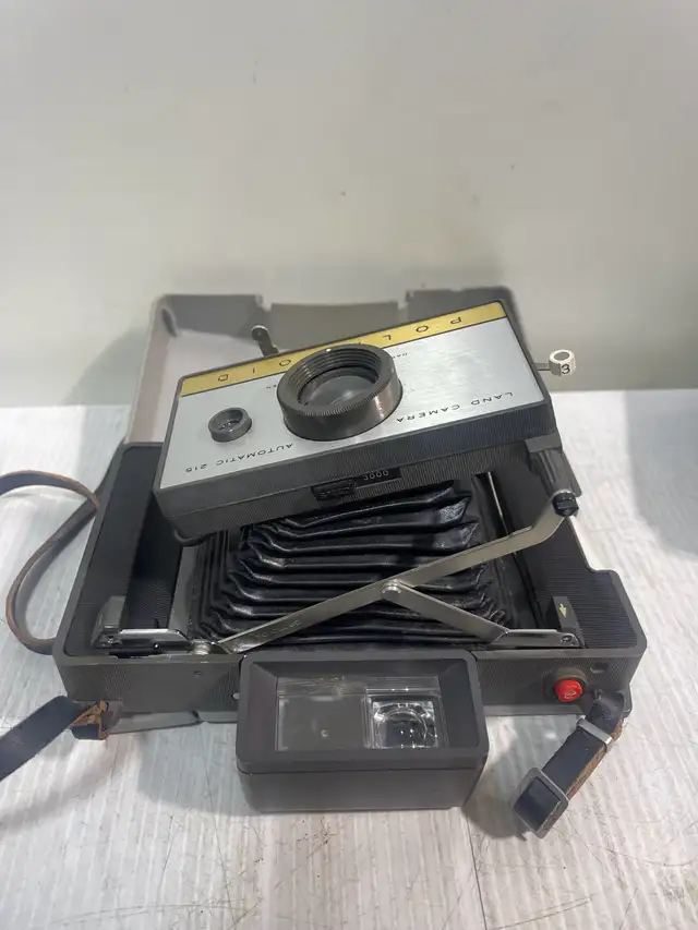Vintage Polaroid 215 Camera