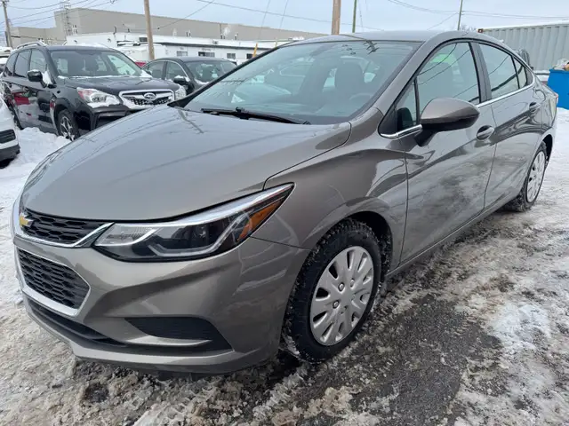 2018 Chevrolet Cruze LT - Photo 2