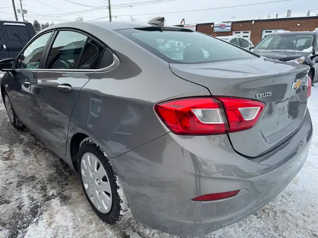 2018 Chevrolet Cruze LT - Photo 3