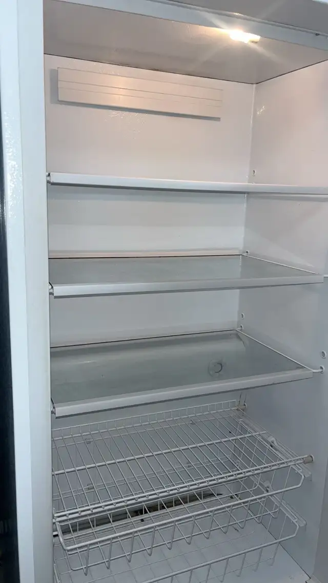 Frigidaire Only Refrigerator 32 W"-18 ft.³ Fully Tested  30 - Photo 6