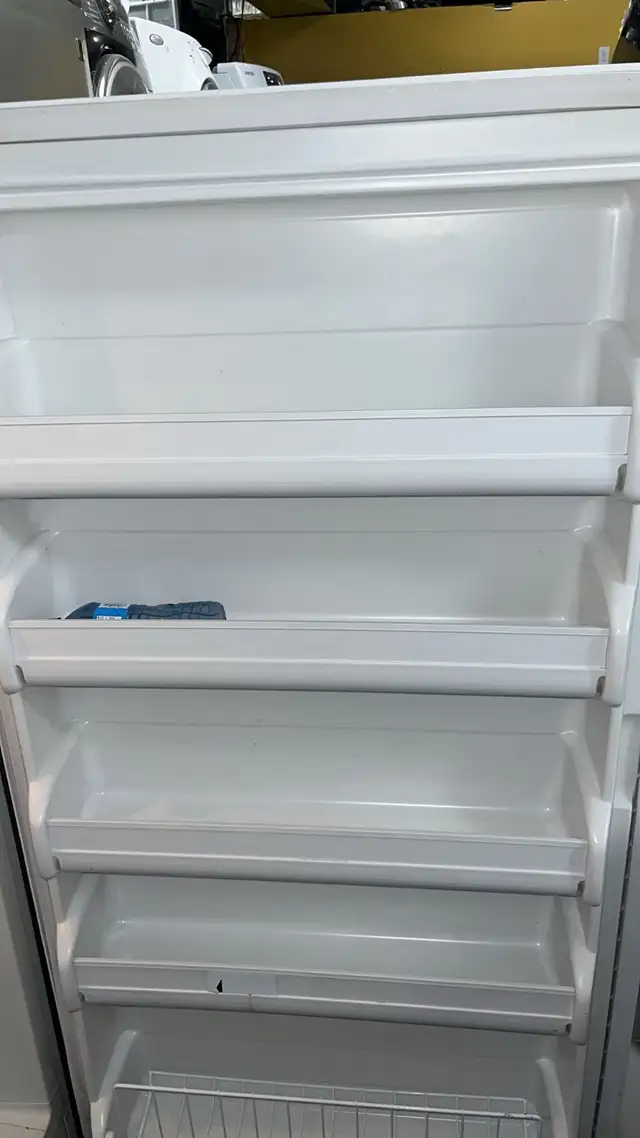 Frigidaire Only Refrigerator 32 W"-18 ft.³ Fully Tested  30 - Photo 7