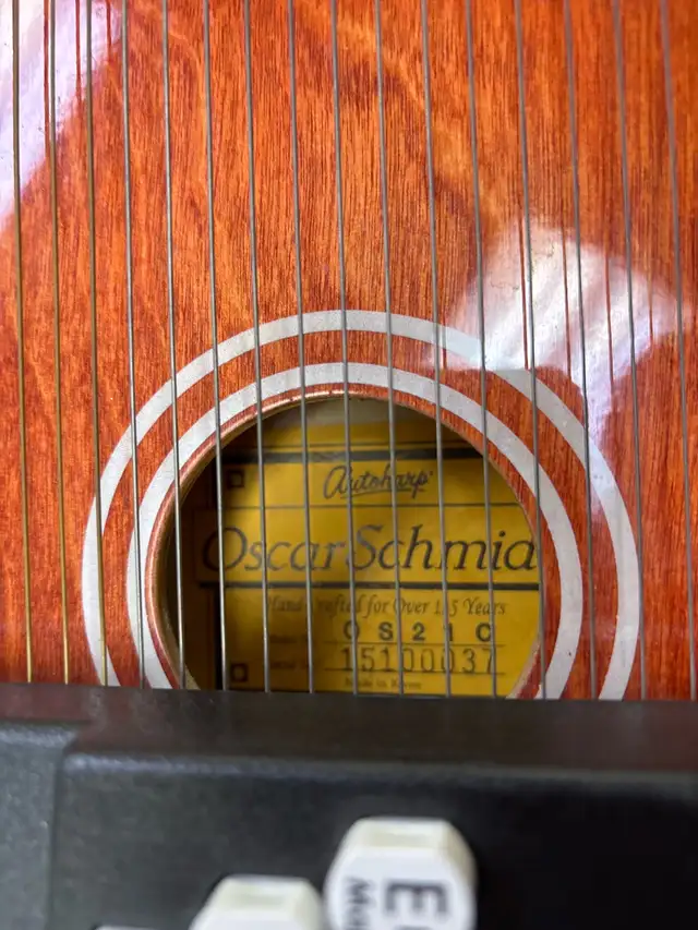 Oscar Schmidt OS21C 21 Cord Classic Autoharp With Case - Photo 3