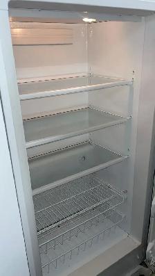 Frigidaire Only Refrigerator 32 W"-18 ft.³ Fully Tested  30 - Photo 4