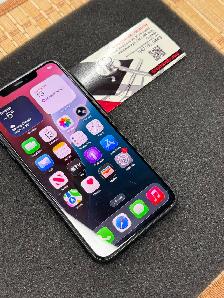Unlocked iPhone 11 PRO MAX - (A Grade) in Cell Phones