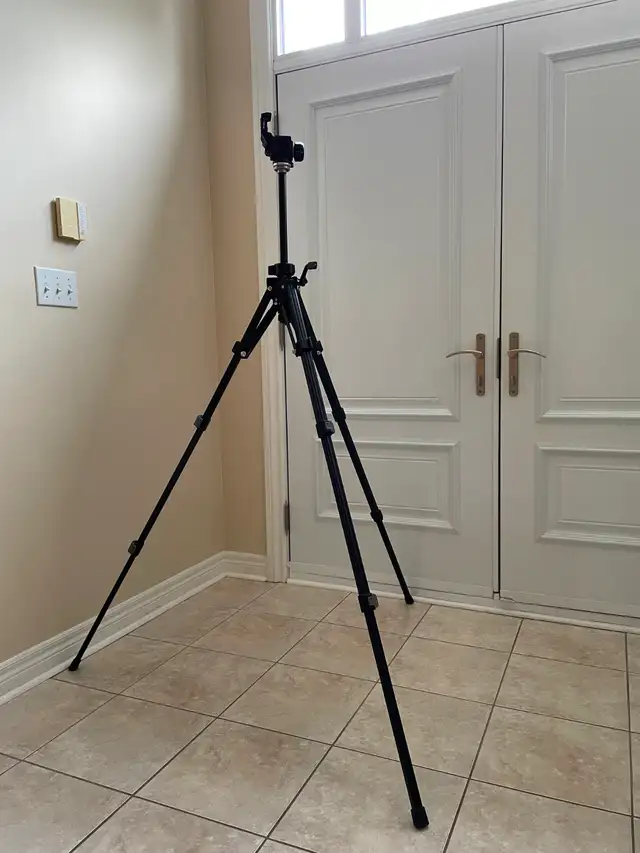 FOR SALE: Quality Camera/Video Tripod