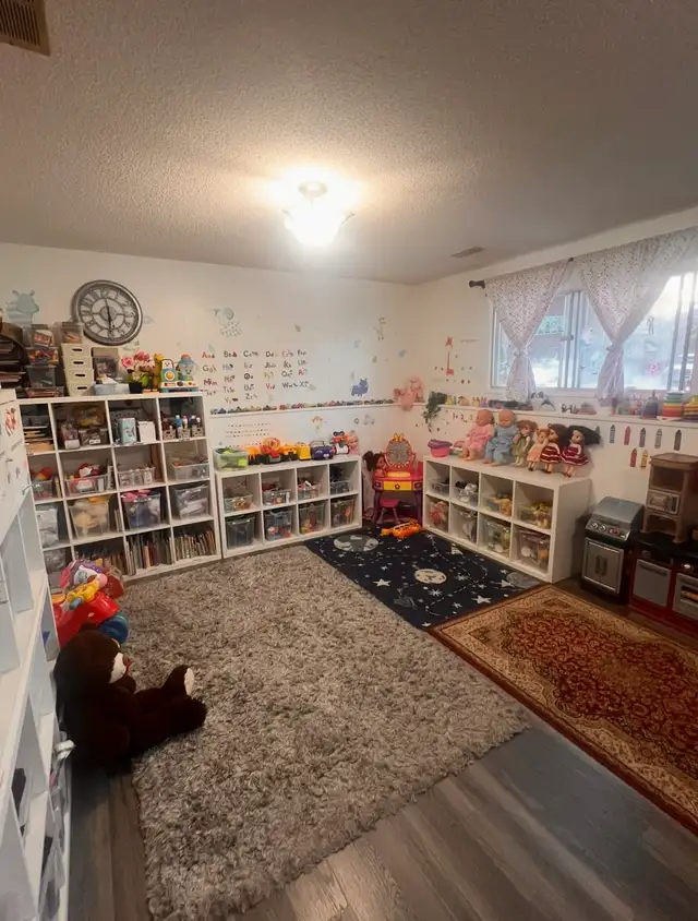 Dayhome /daycare - Photo 6