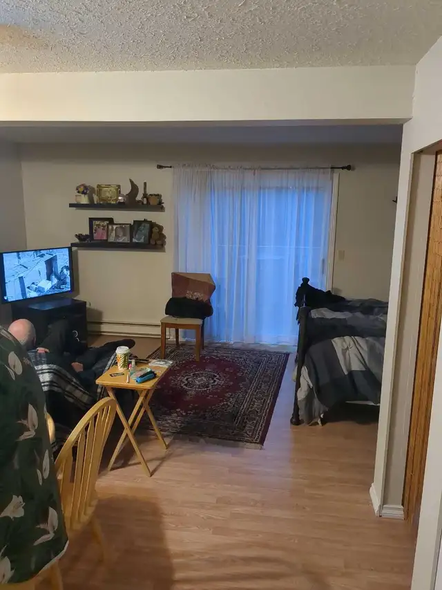 Room for rent - Photo 2