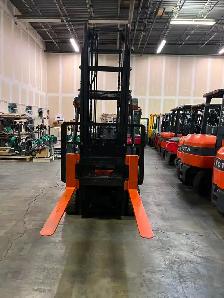 Toyota 360 degree Rotating fork 5500lbs 2 stage/reach 13 feet - Photo 2