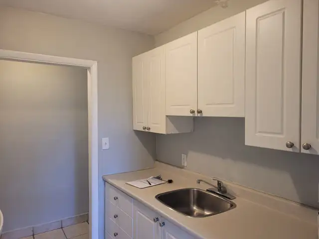 FOR RENT - 2 BEDROOM ALL INCLUSIVE - Photo 2