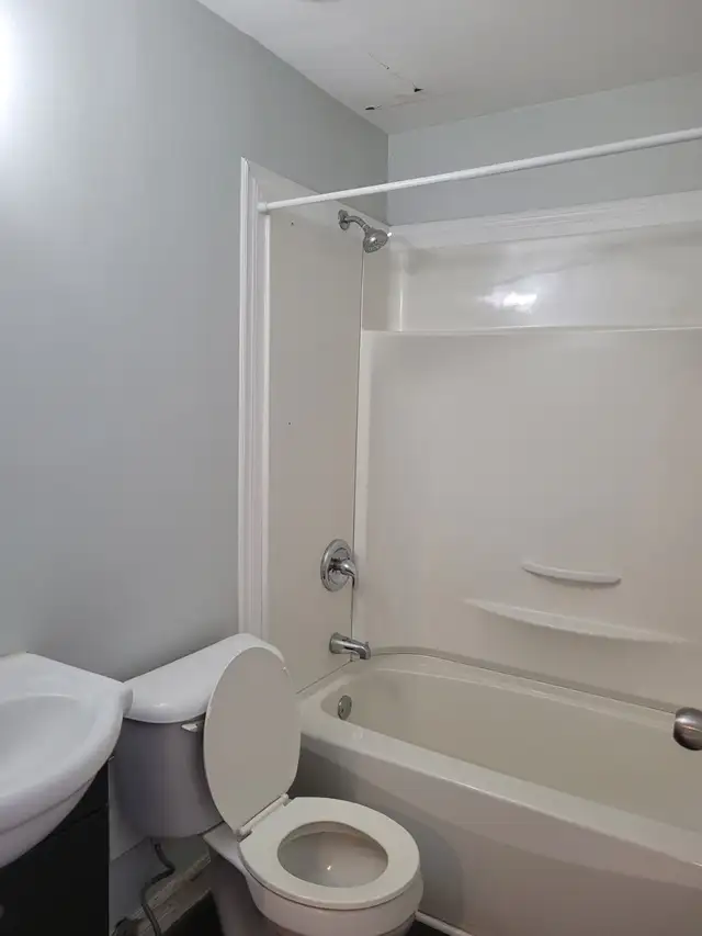 FOR RENT - 2 BEDROOM ALL INCLUSIVE - Photo 6