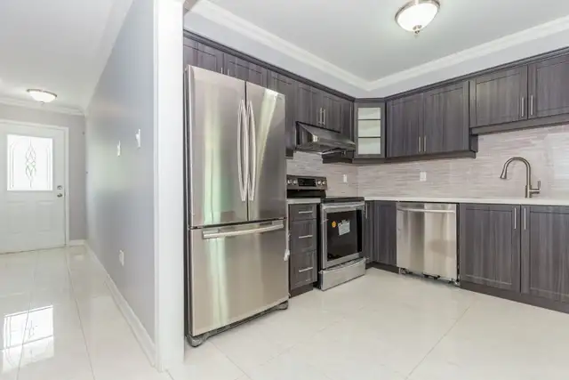 4 Bedroom Detached House for Rent in Brampton 1st May 2026 - Photo 2